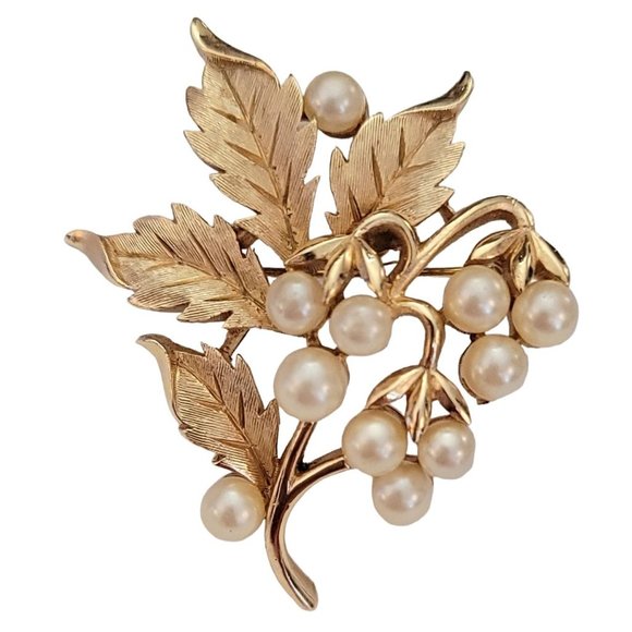 Trifari Crown Over T Gold Tone Faux Pearl Fruit And Leaf Brooch Pin, Signed K698 - Picture 8 of 8